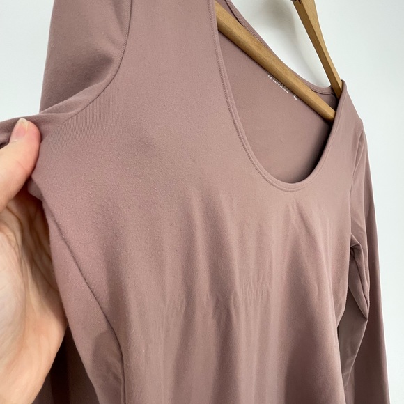 Abercrombie & Fitch Soft AF Scoop Neck Bodysuit in Mauve Size M - Picture 6 of 8